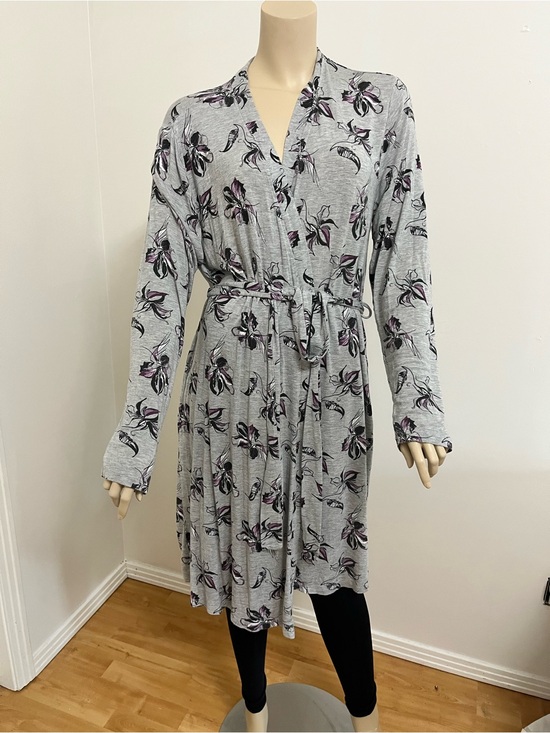 La Vie En Rose Other - La Vie En Rose Grey Floral Wrap Robe with Purple Accents